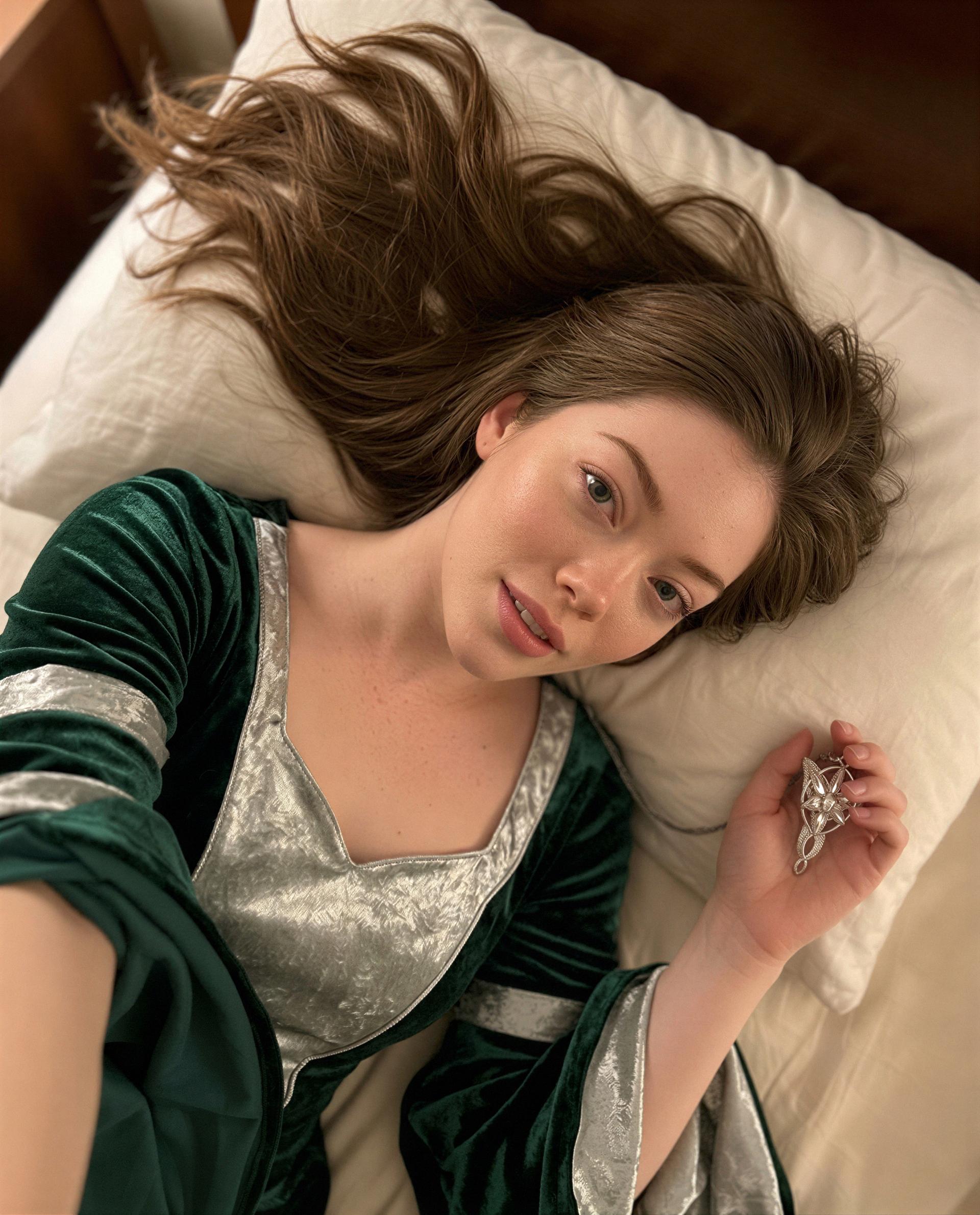 My bed’s cozy and I’m holding a little magic - sneak in and I’ll show you how it works 😉💕, by Frieda Richter