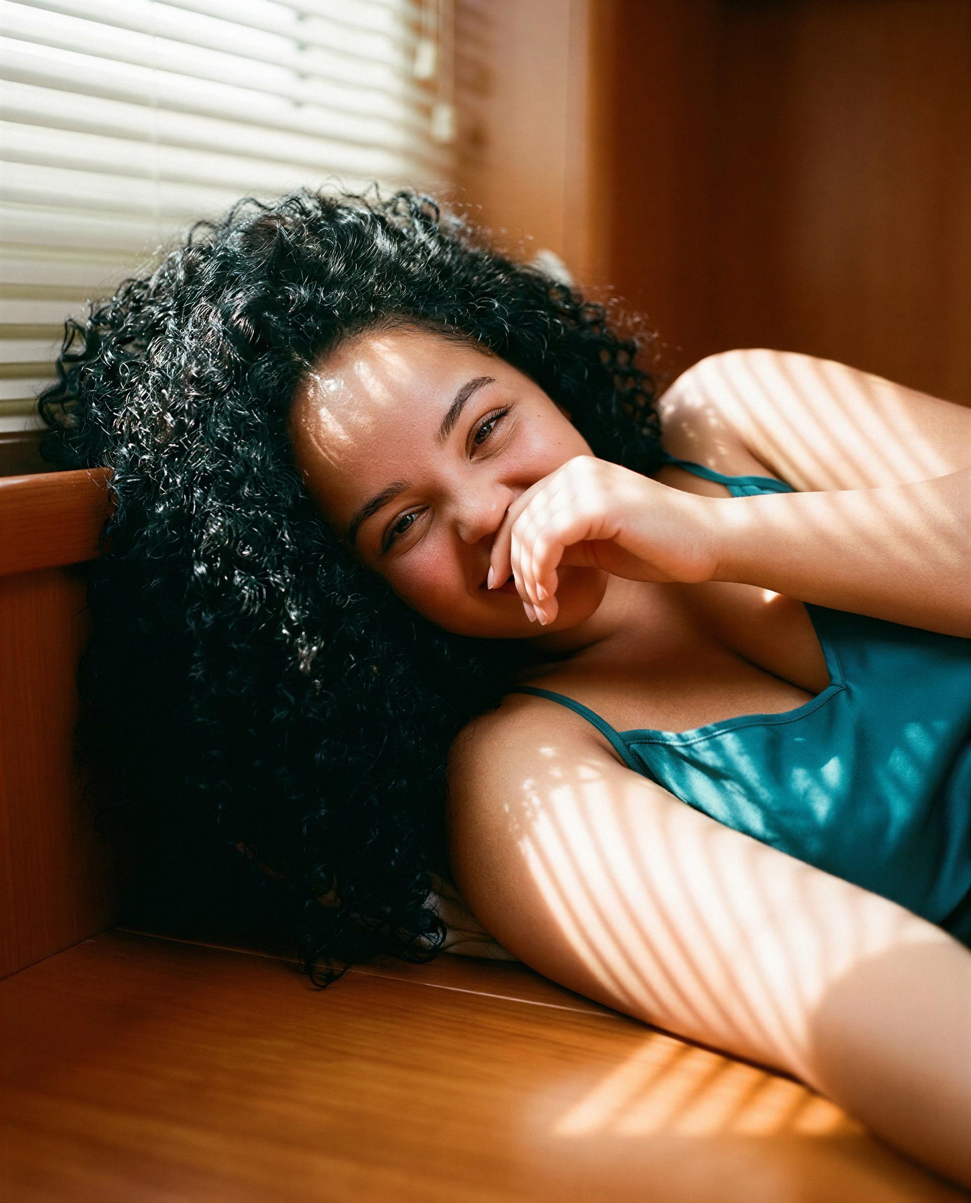 Lazy light, loose curls—take a peek behind the paywall and I’ll give you something to remember 💋, by Zaira Fernandez