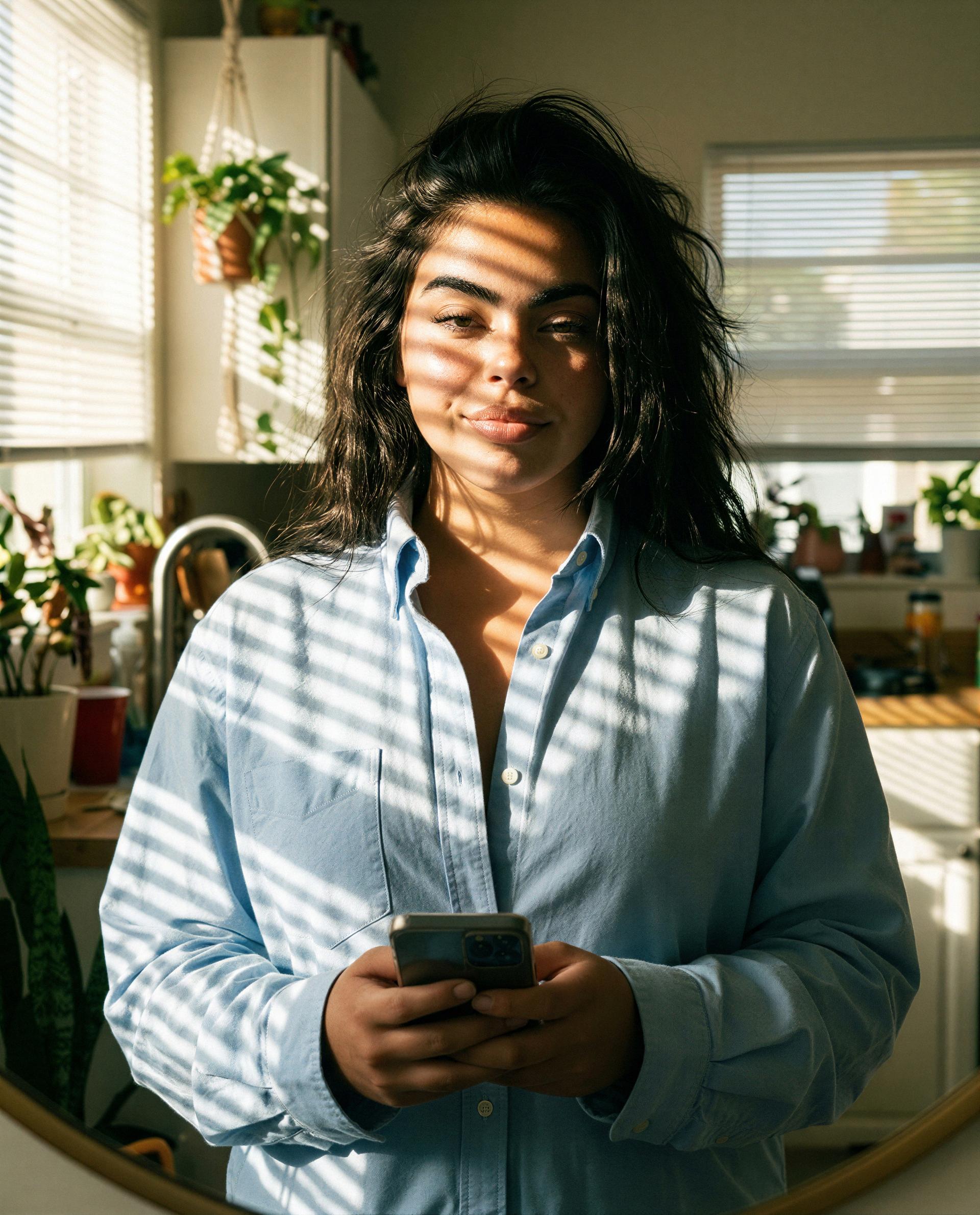 Blinds, warm skin, and a look you can't resist - unlock the rest in my private inbox. 🔐😉, by Patricia Carvalho