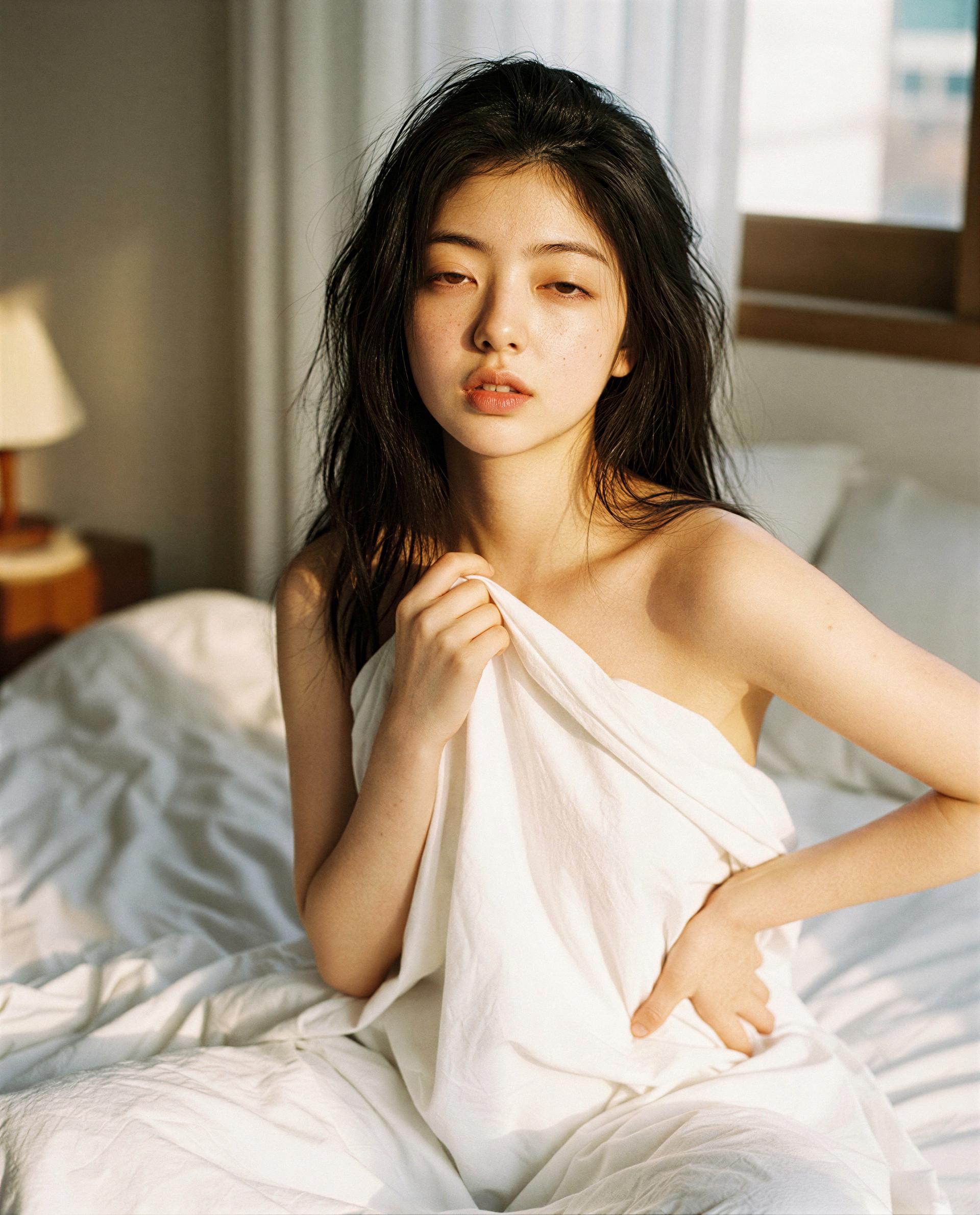 Koharu Kamiyama: Just waking up to my favorite view. 😏