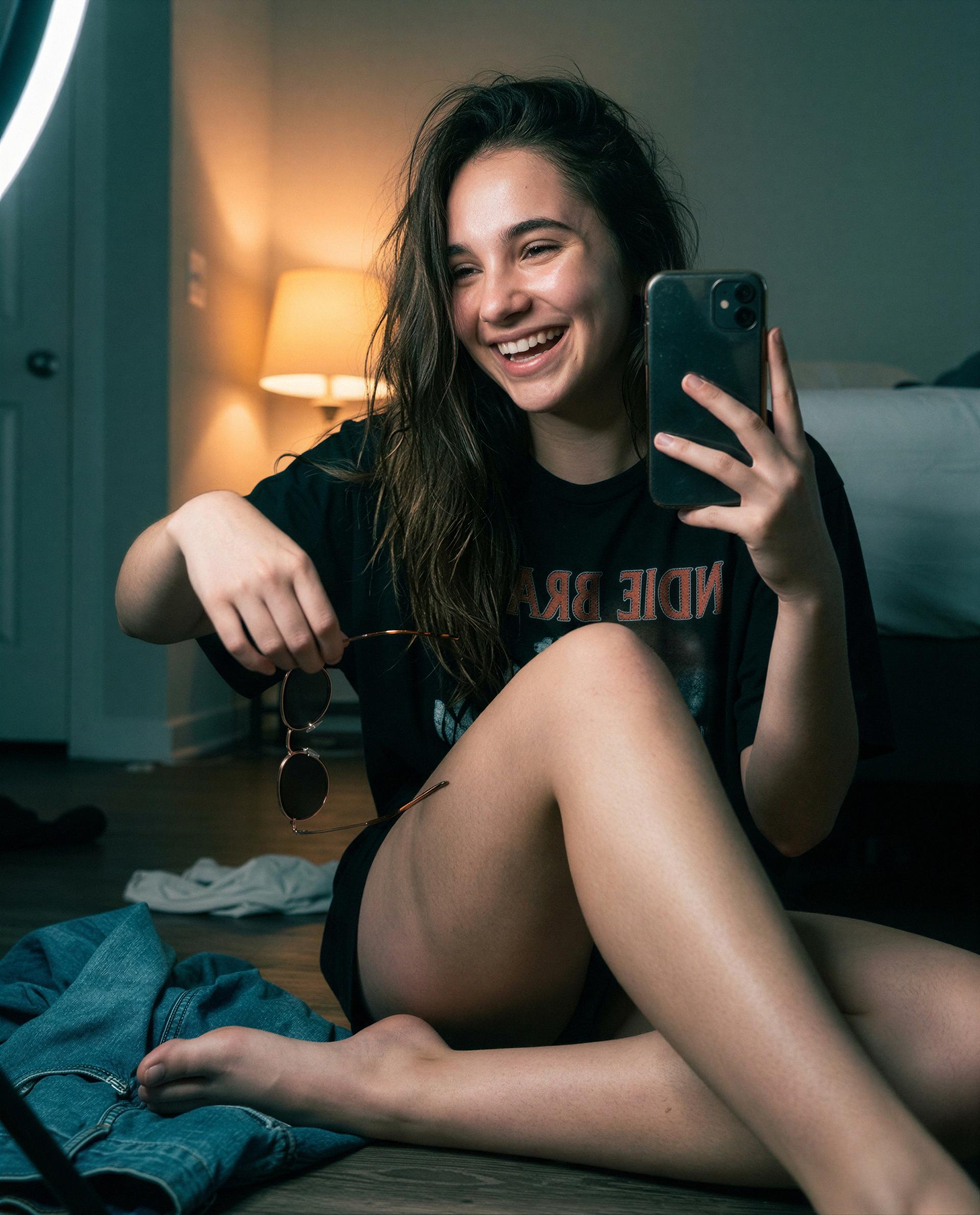 Mirror selfie, messy hair, and a secret show tucked behind my lock - wanna be the key? 🔐💕, by Andreia Martins