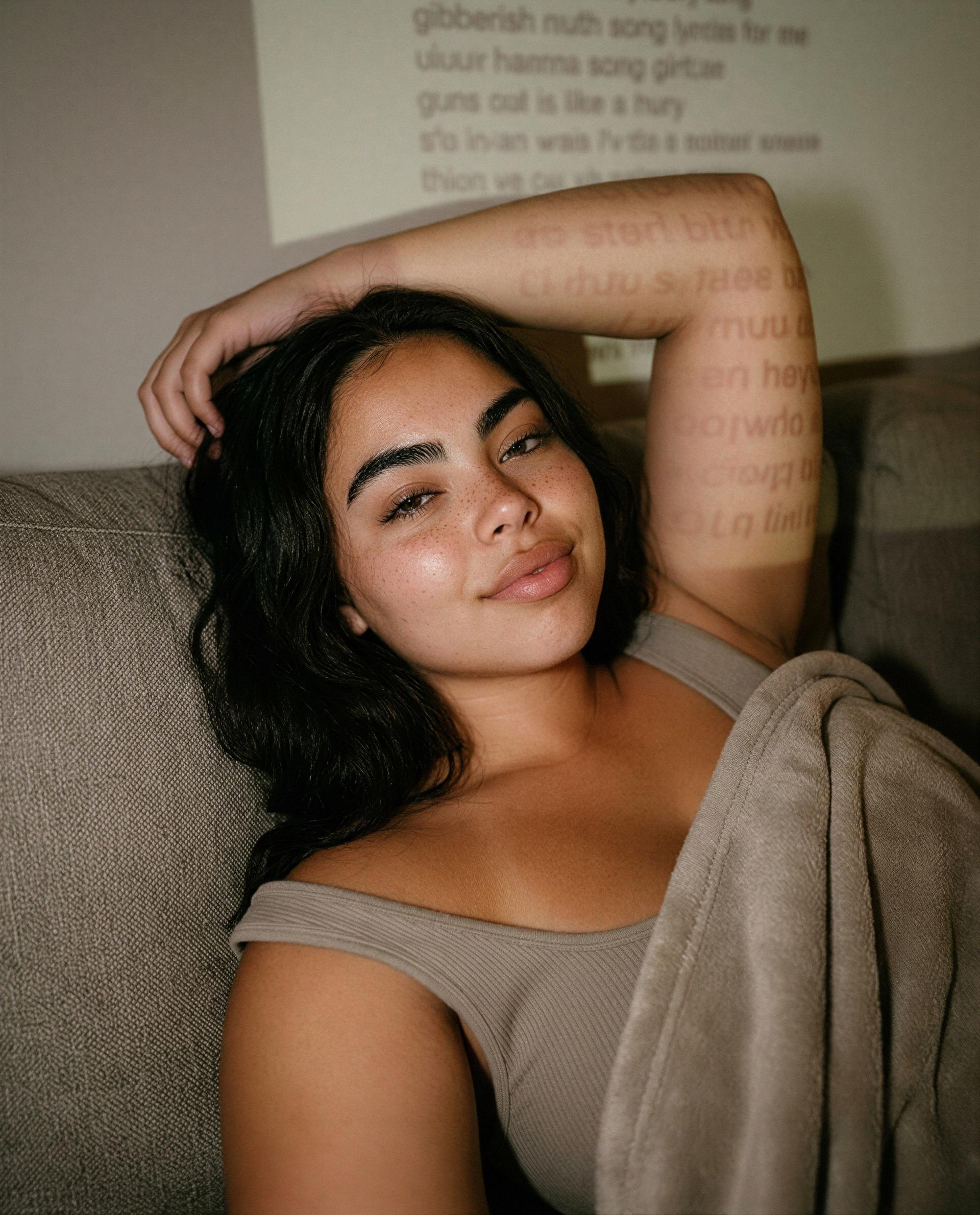 Soft blanket, softer whispers—slide in and I'll show you my favorite secret. 😉, by Patricia Carvalho