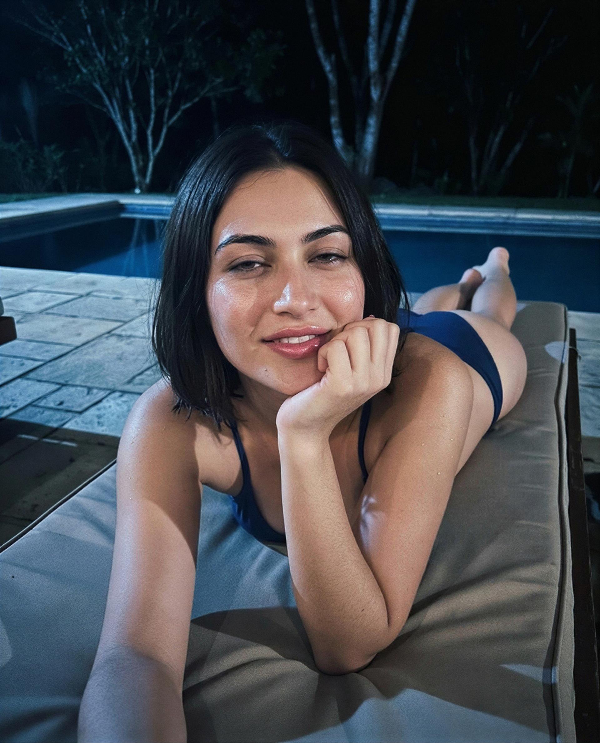 Between moonlight and warm skin - let me spoil you tonight 😘, by Gauri Ansari