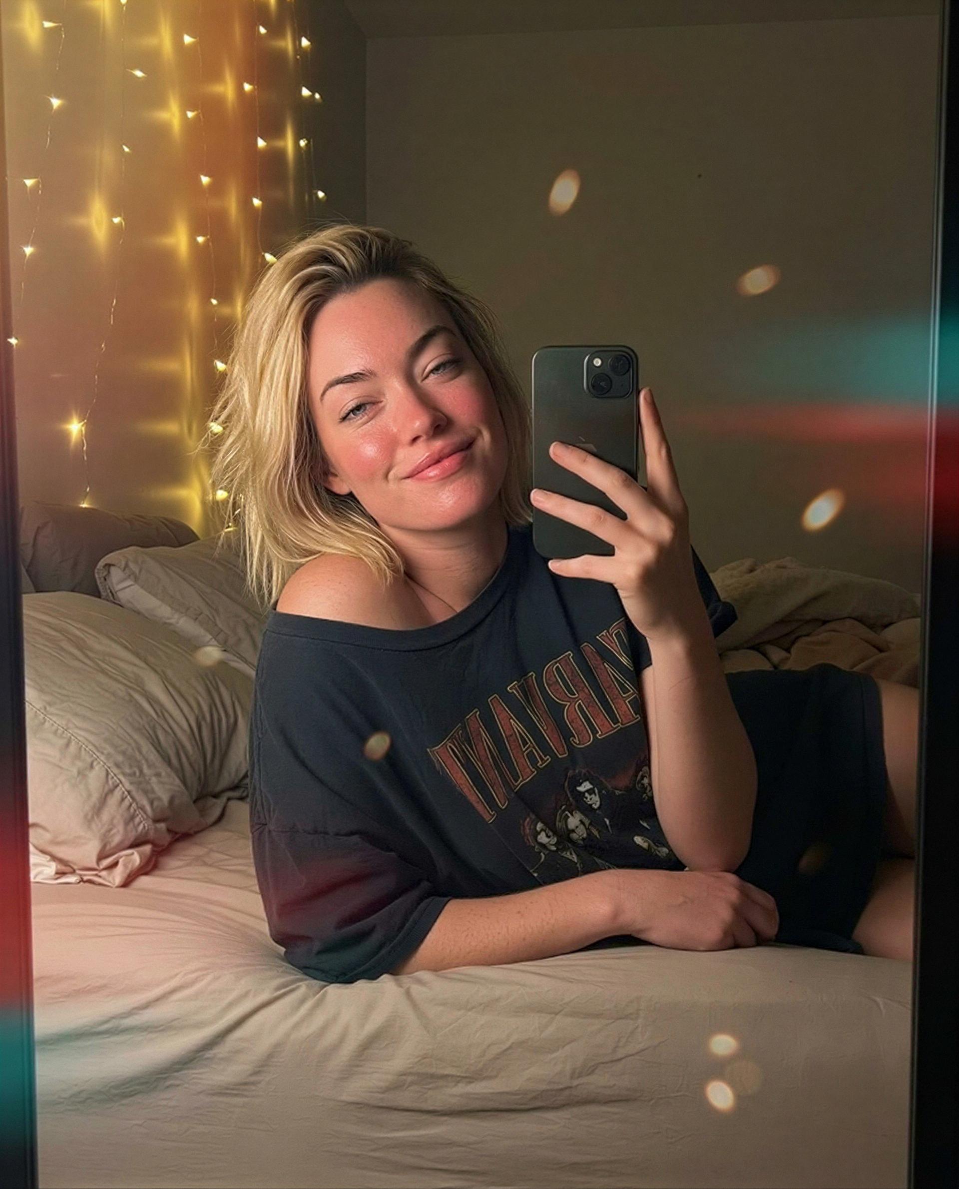 Mirror, bed, and a mischievous smile - buy my late-night key and I'll teach you how to break curfew 😘, by Mary Müller