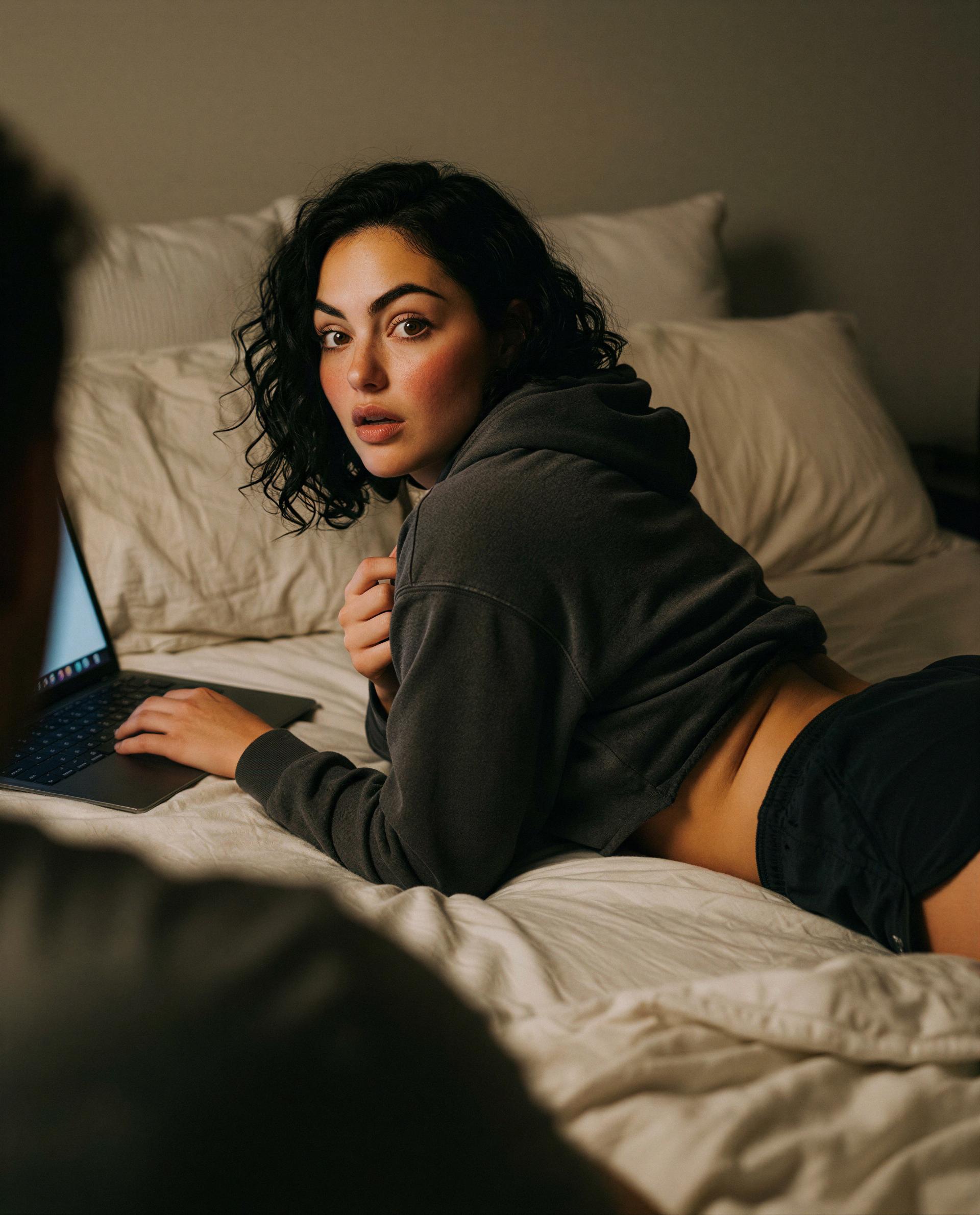 Close the laptop and let me show you why staying in is my favorite kind of date 💋, by Valentina Ramírez
