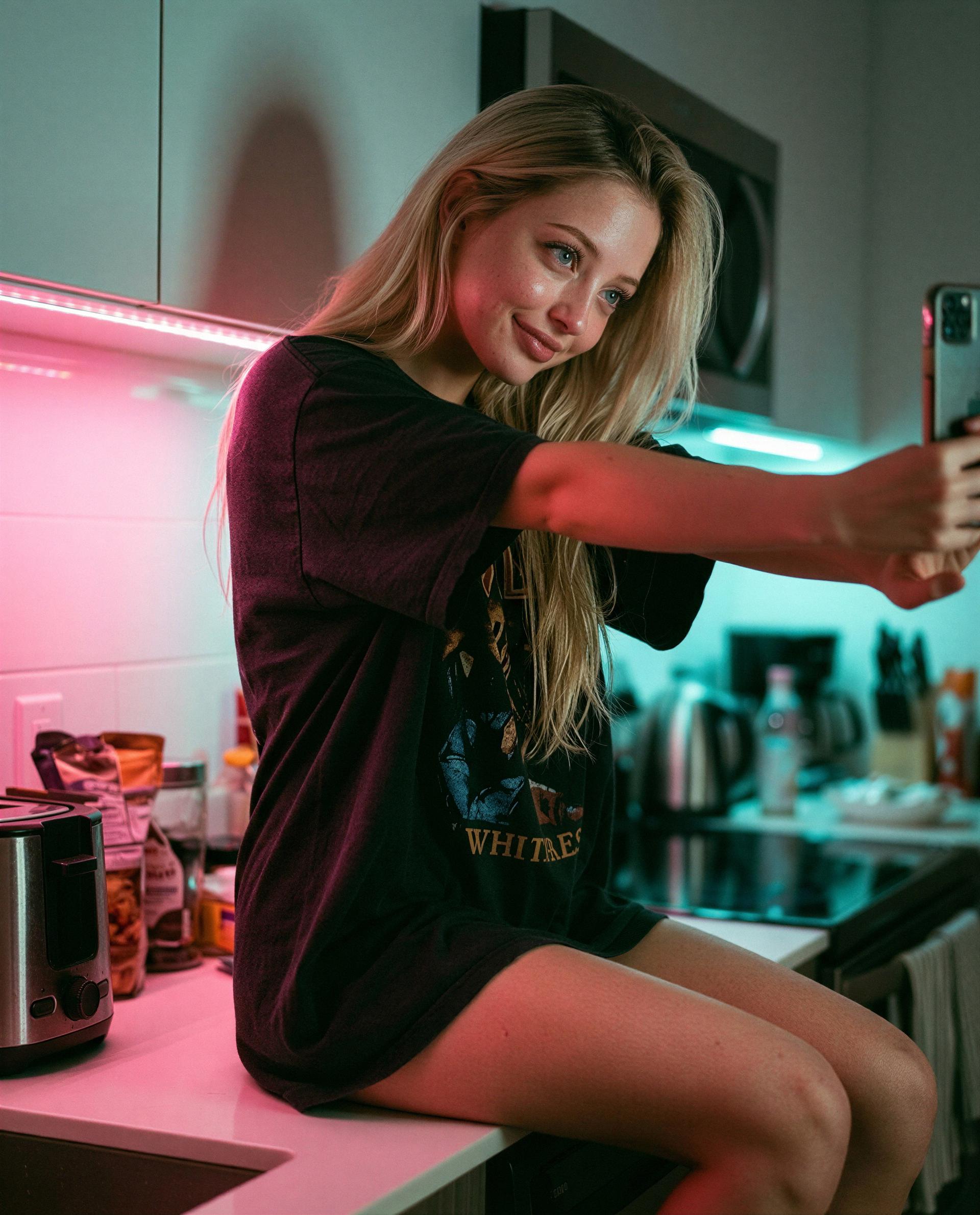 Perched on the kitchen edge - send a little love and I’ll send something too tempting to ignore 😘💕, by Anaïs O'Shea