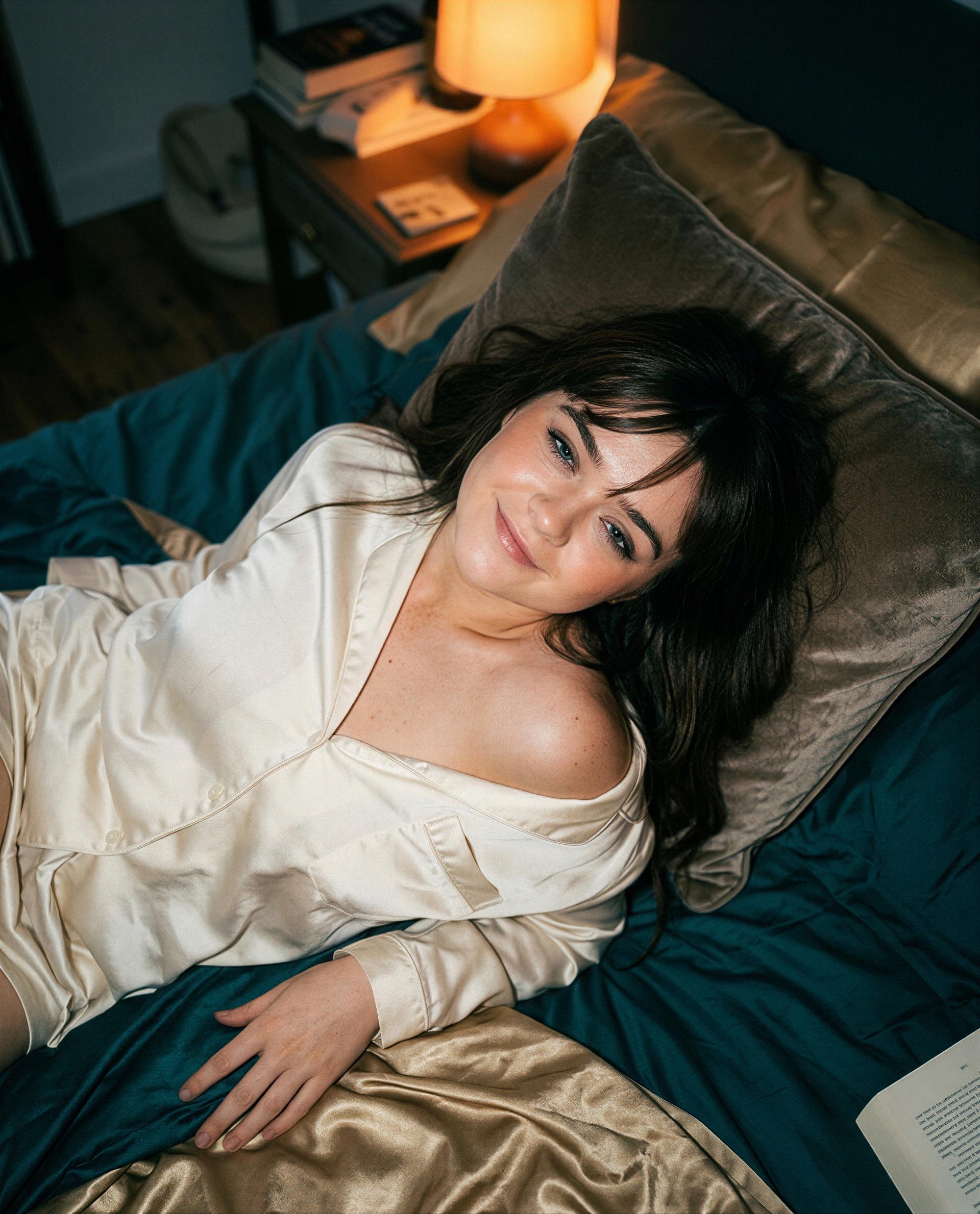 Anna Ivanov: Can you handle this cozy vibe? 😘