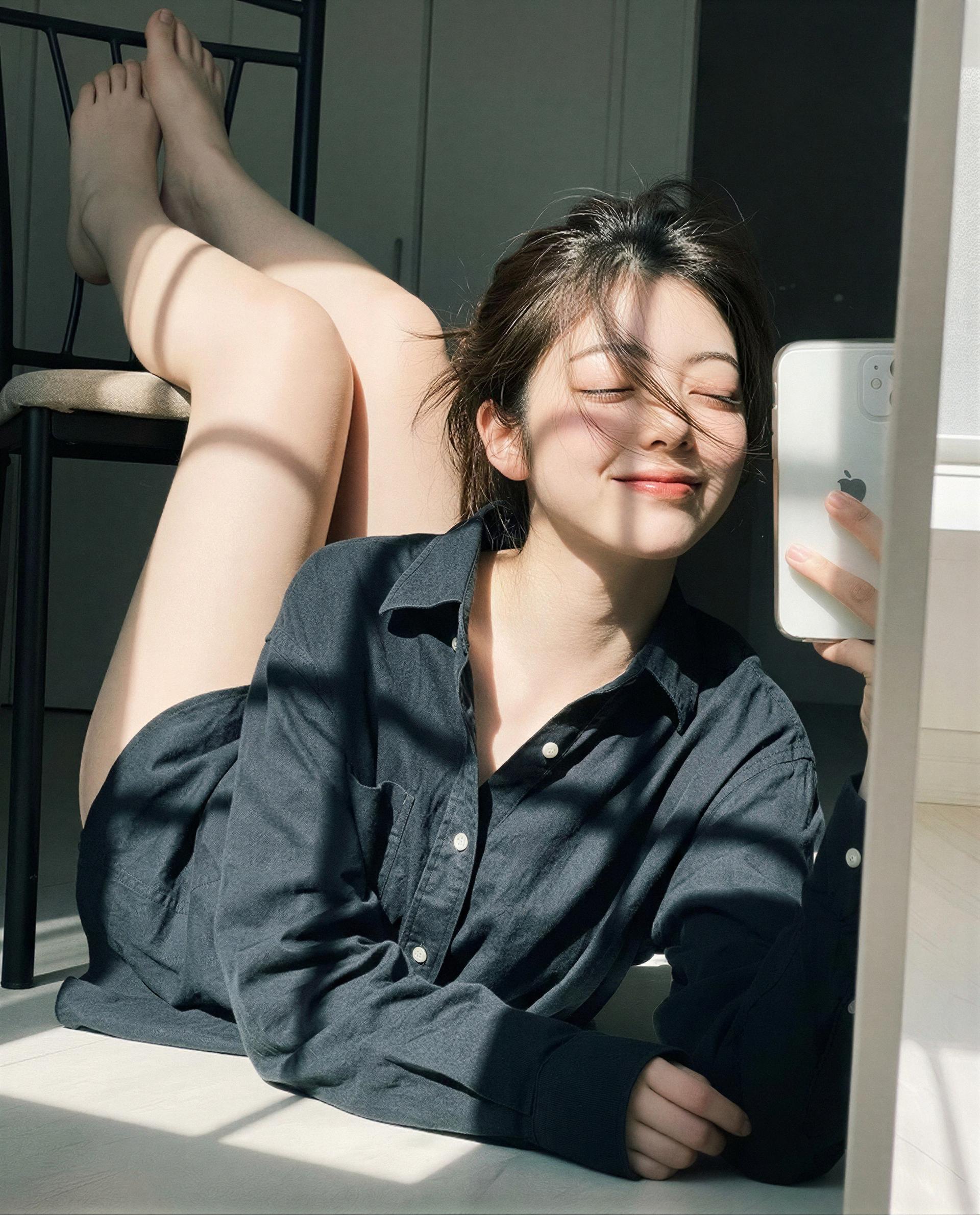 Sunlight's got me blushing - send a private hello and I'll blush just for you 💕, by Koharu Kamiyama