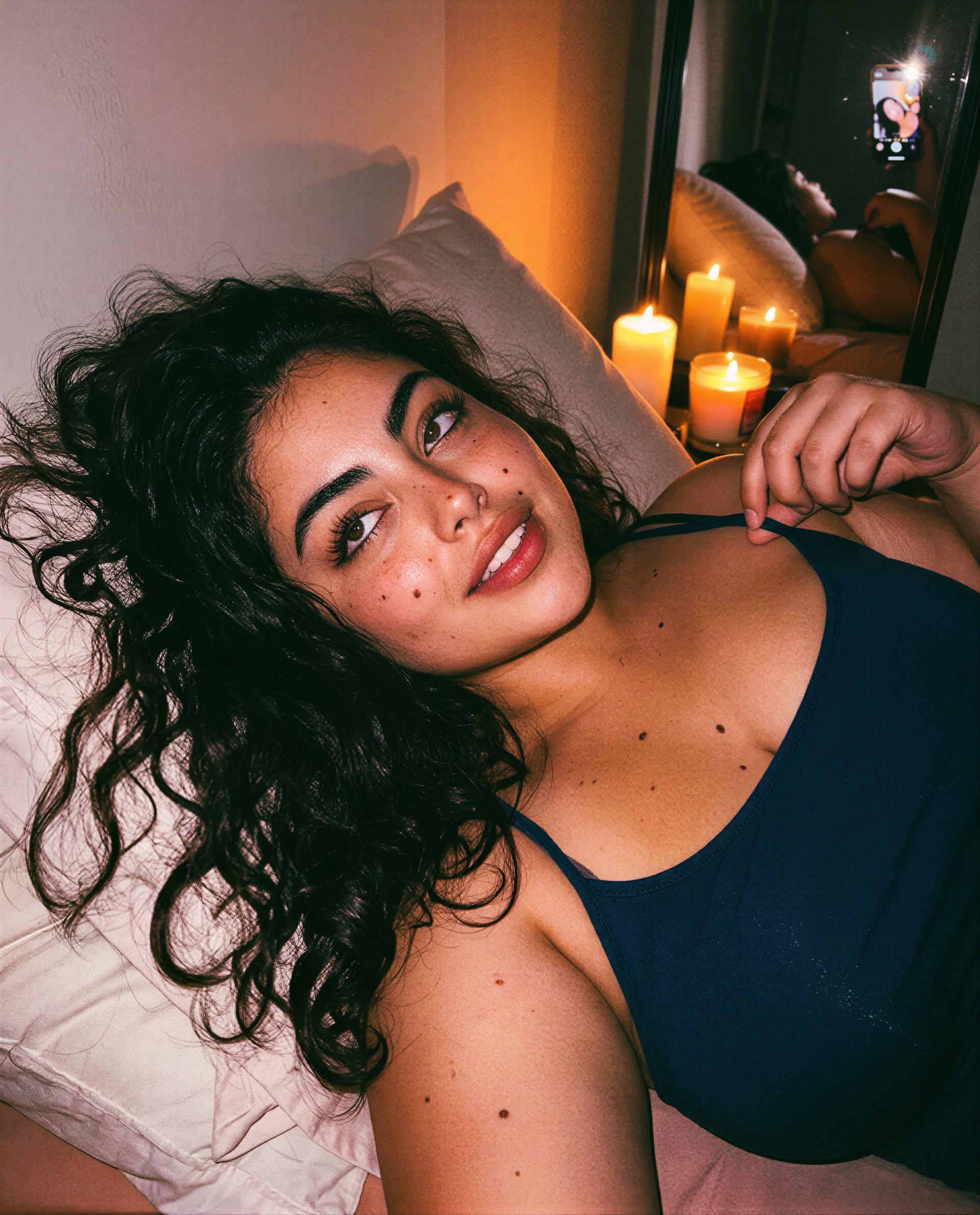 Ximena Moreno: Just me, the candles, and a cozy vibe… want to join? 😉