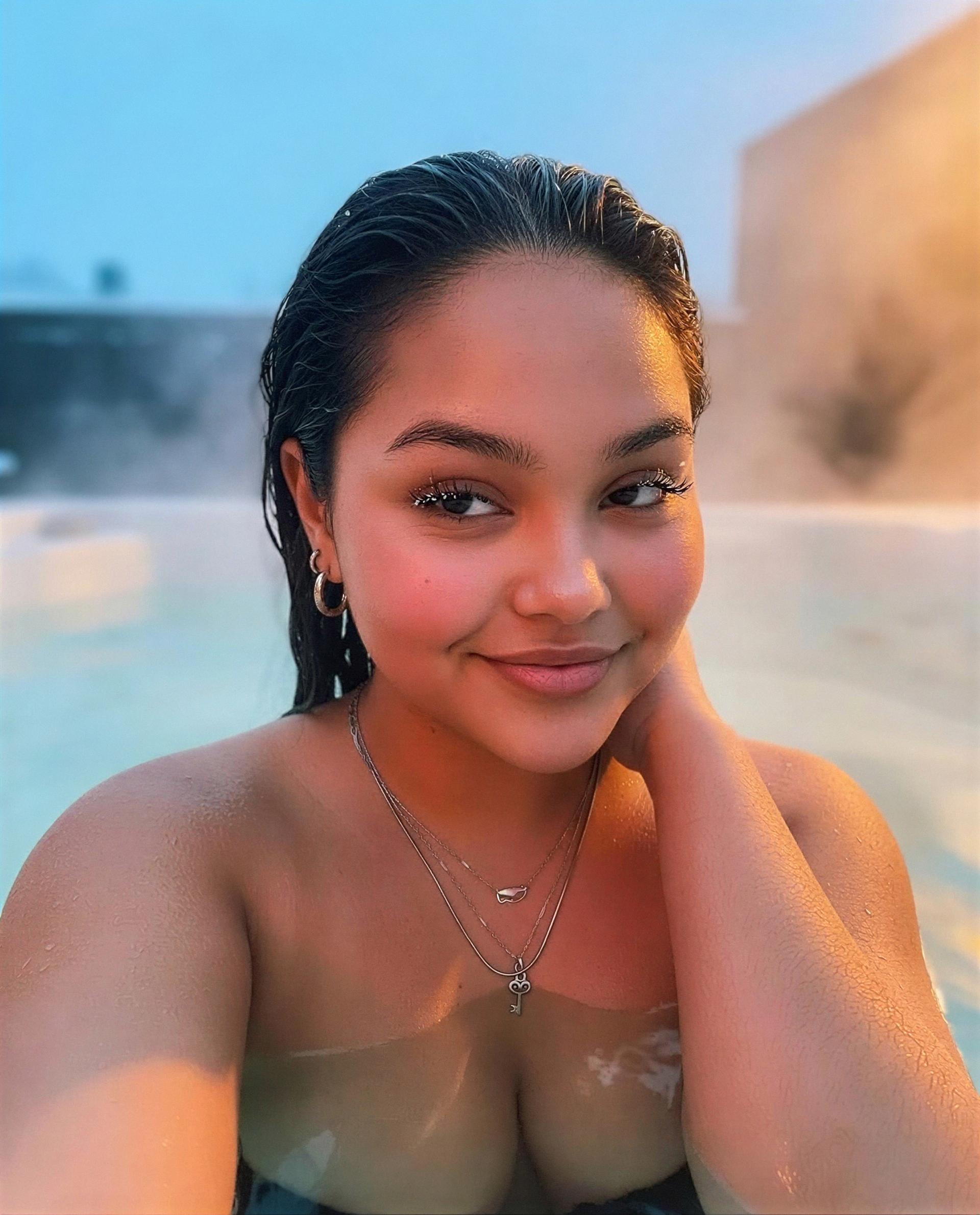 Feeling steamy and tempting - subscribe and I'll show you exactly why you can't look away 😘💦🔥💕, by Maia Rios