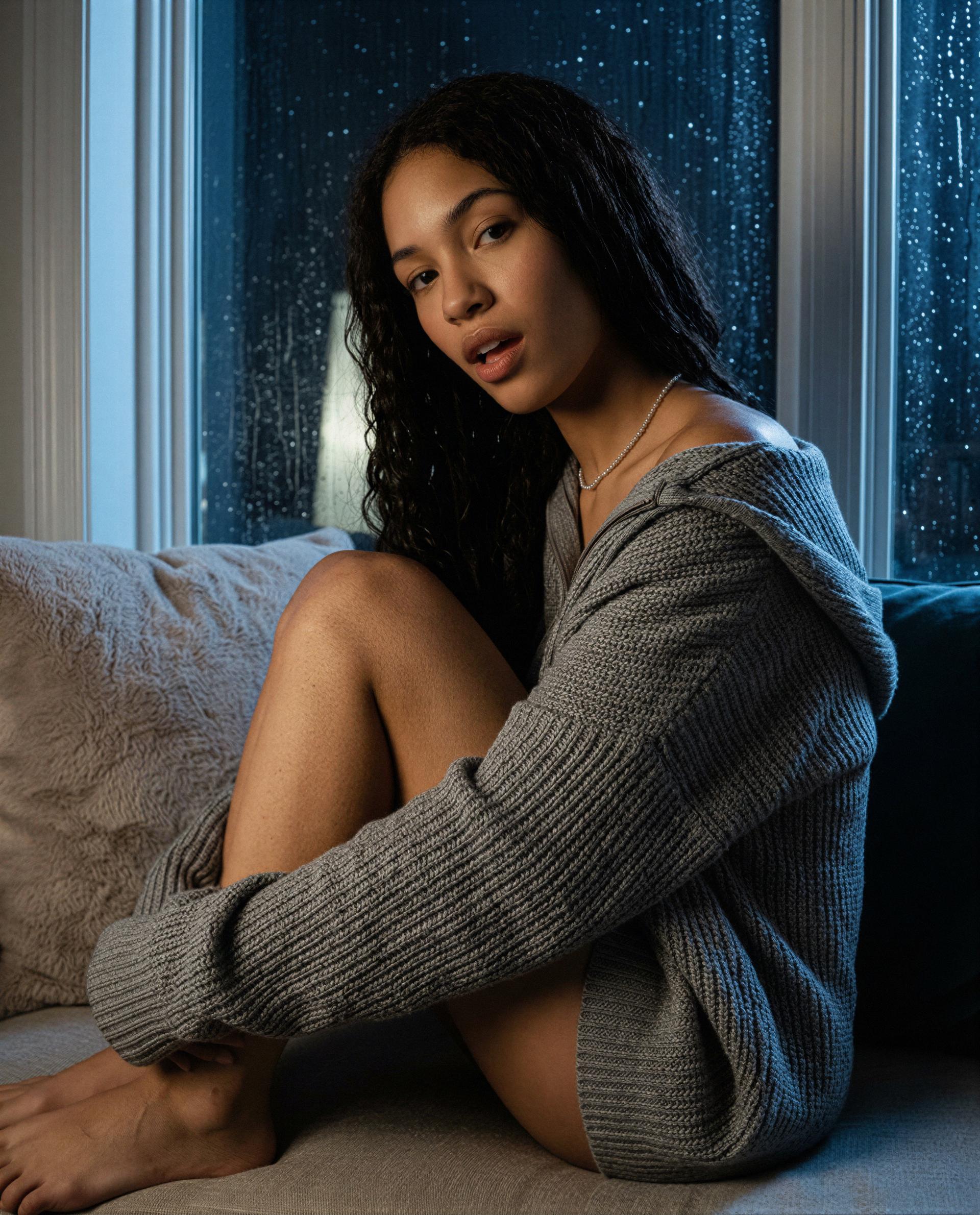 This one's for you—hoodie, rain, and the unfiltered me; want in? 😘, by Daniela Ramos