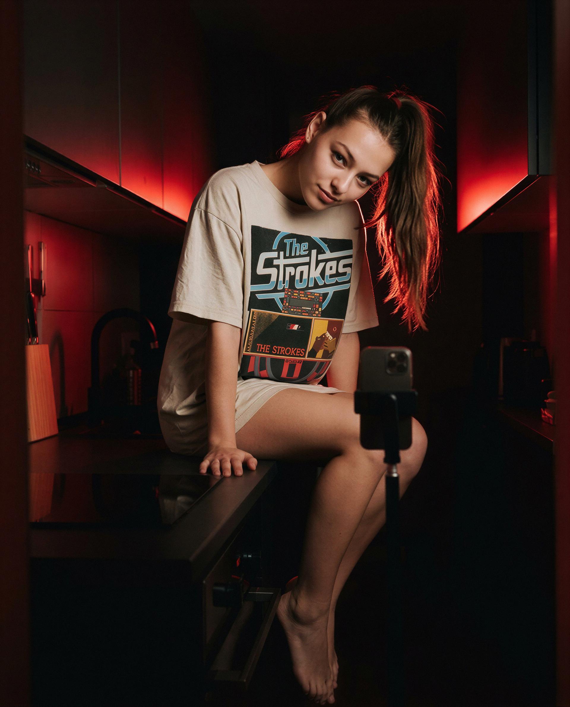 I'm the late-night B-side you didn't know you needed - press play? 😘, by Carla Oliveira