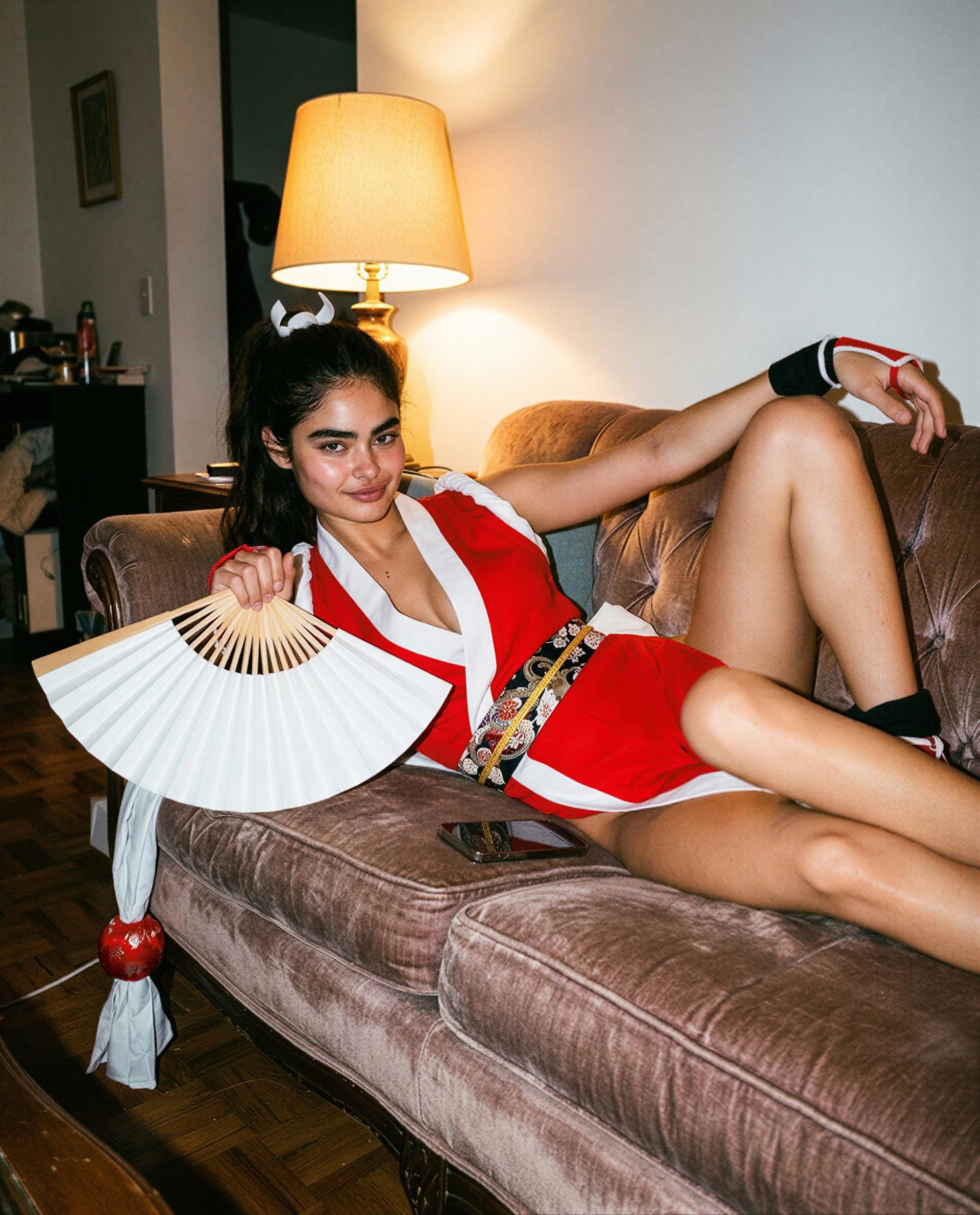 Fan in hand, secrets on my lips — dare to discover them? 😘, by Carmen Hernández