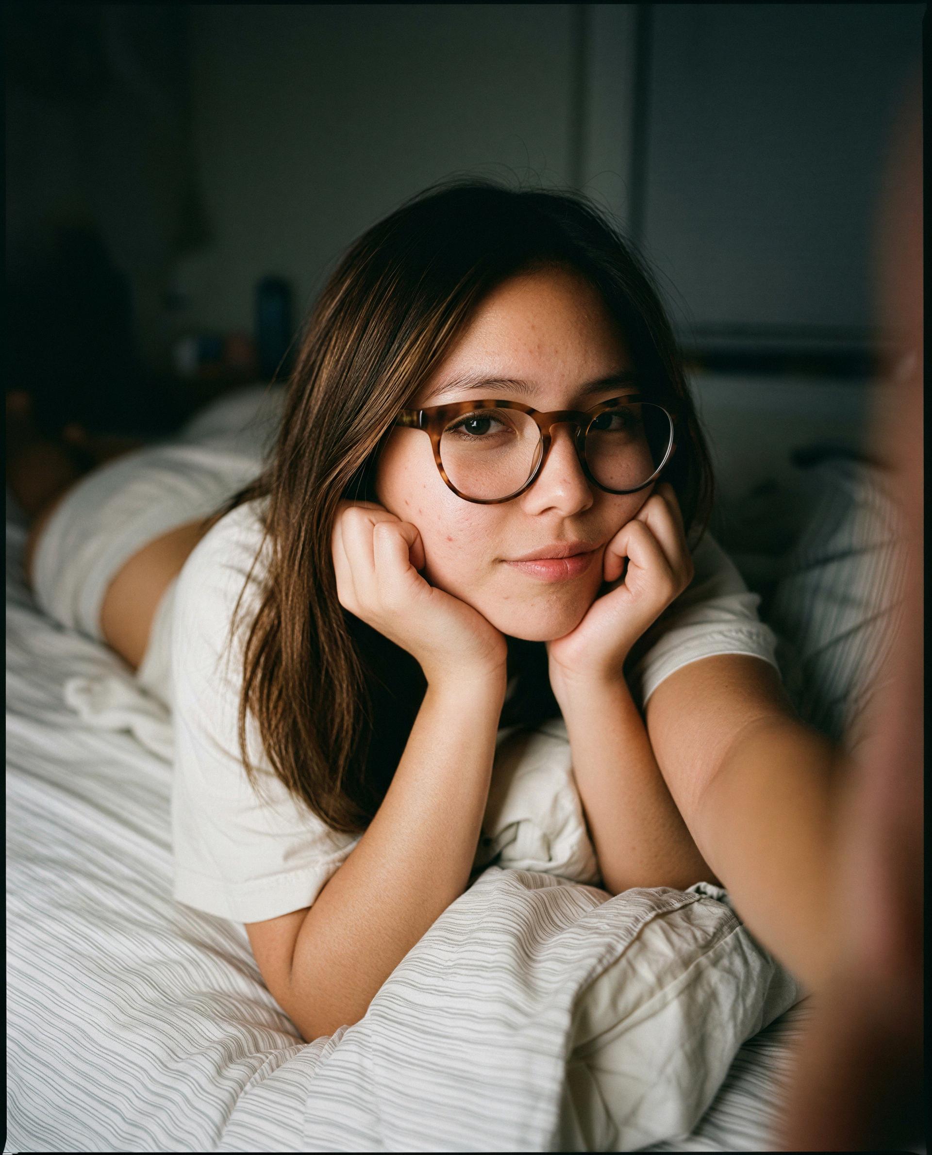 Cuddled up and thinking about who I’d rather be whispering to—could that be you? 💕, by Yaritza Quispe