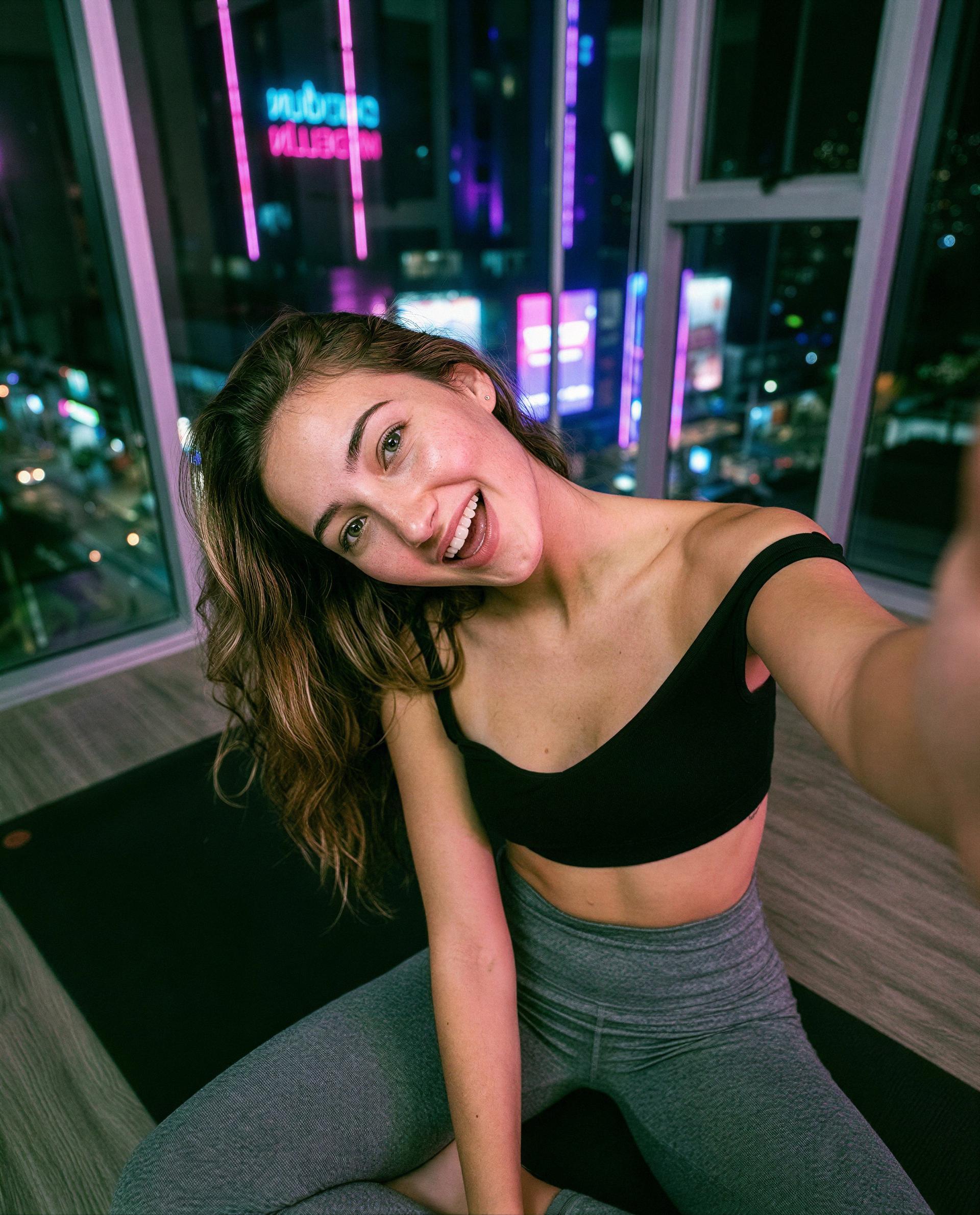 Midnight's loud but I'm louder—slide in and let's turn up the heat 😈, by Diana Bermúdez