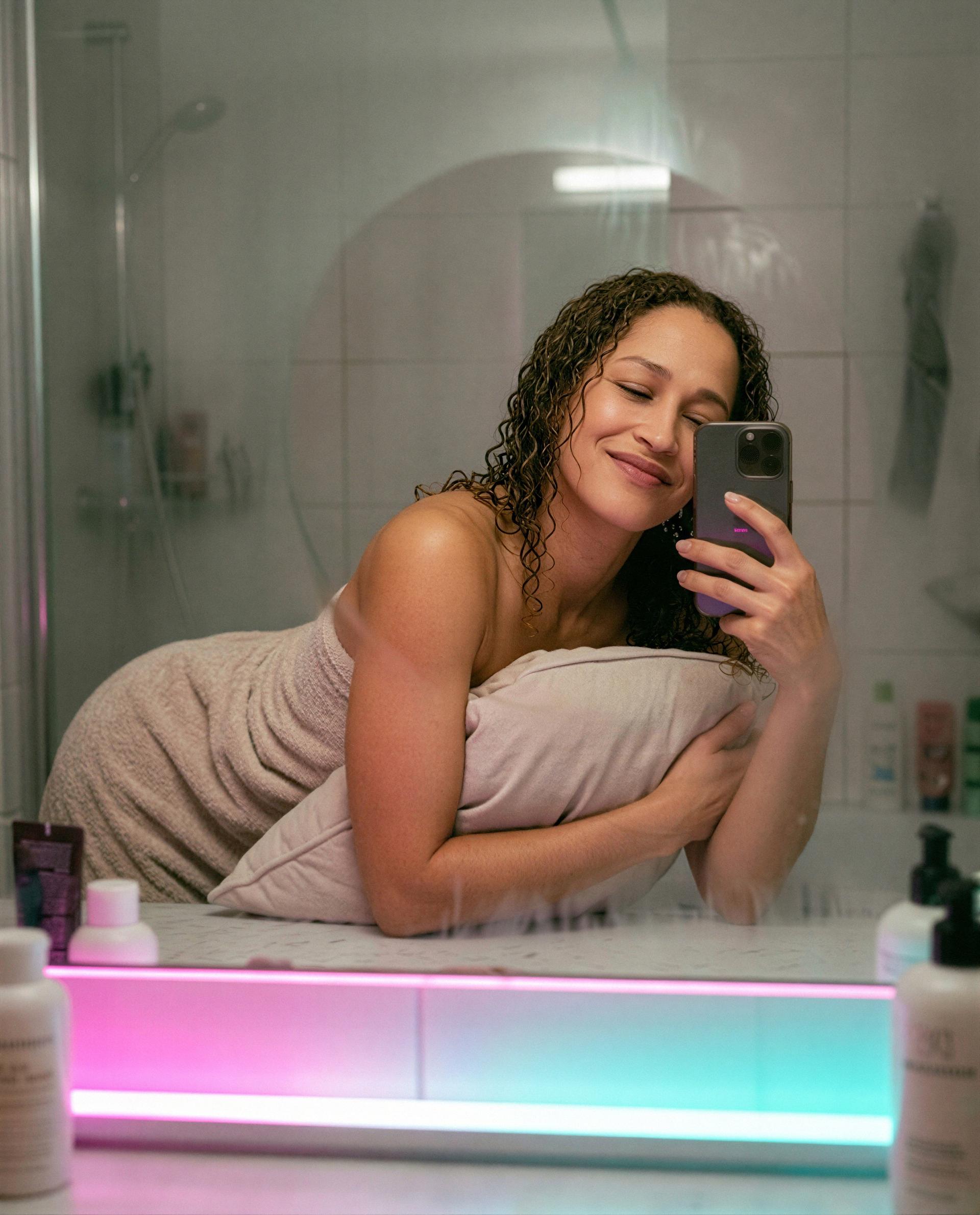 Just out of the shower and already thinking about who gets the first cuddle—you in? 😘, by Carmen Rodriguez