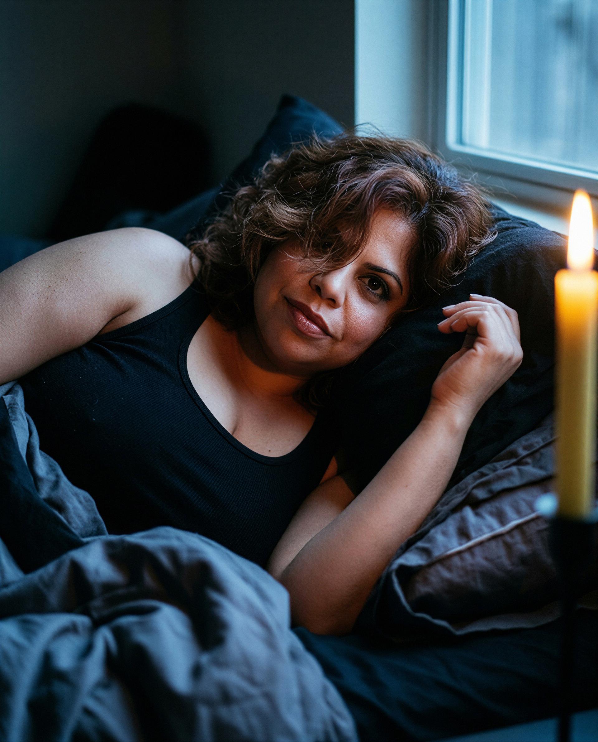 Gabriela Torres: Lazy days call for cozy vibes and sweet glances. ✨