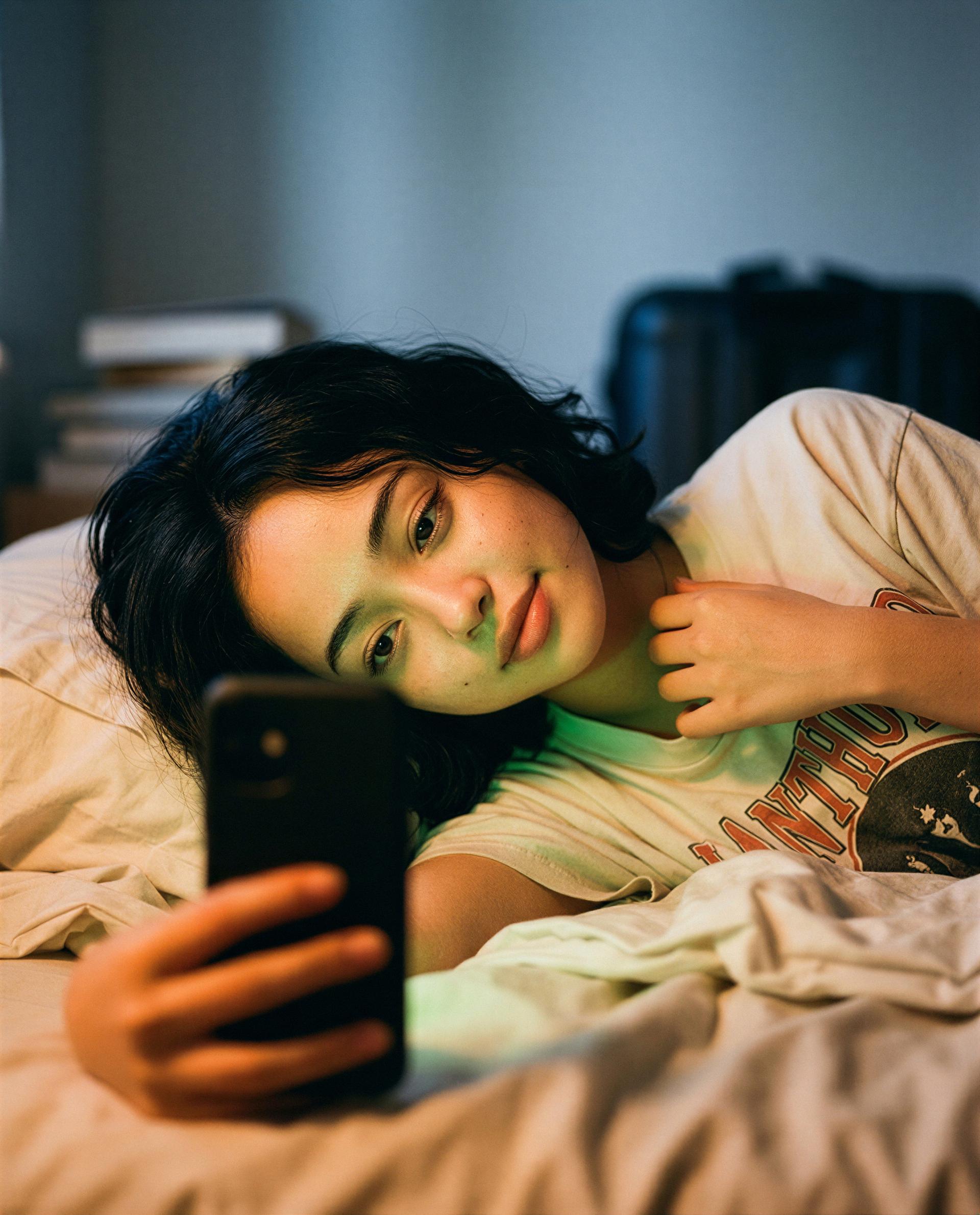 phone on, bed warm - trade a little temptation and I’ll show you what "close" really feels like 🫣💋, by Ava Baker