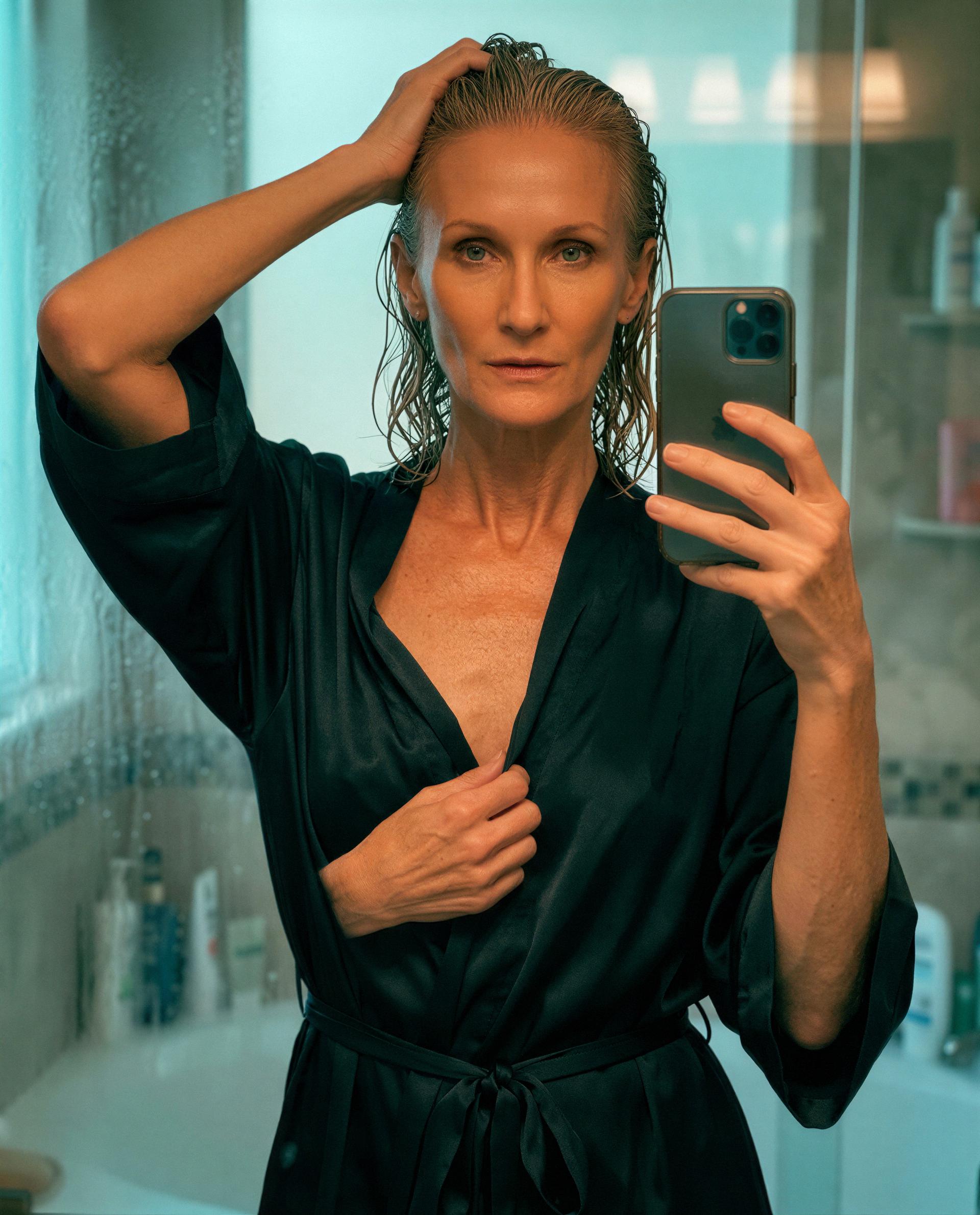 Wet hair, quiet house—want a private preview? 😉, by Izabela Piotrowski