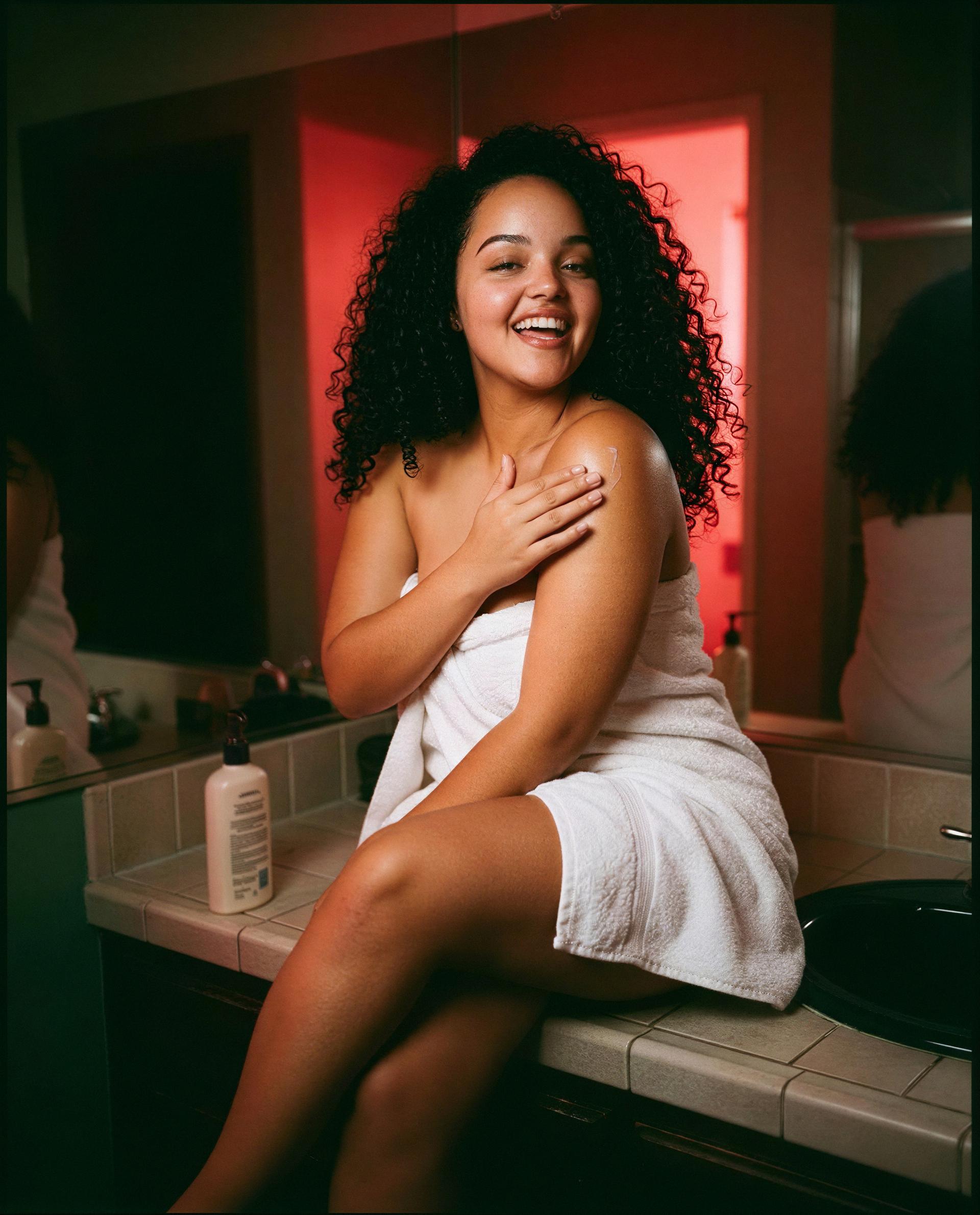Just me, a towel, and a handful of mischief - tip to see me melt for you 😘, by Zaira Fernandez