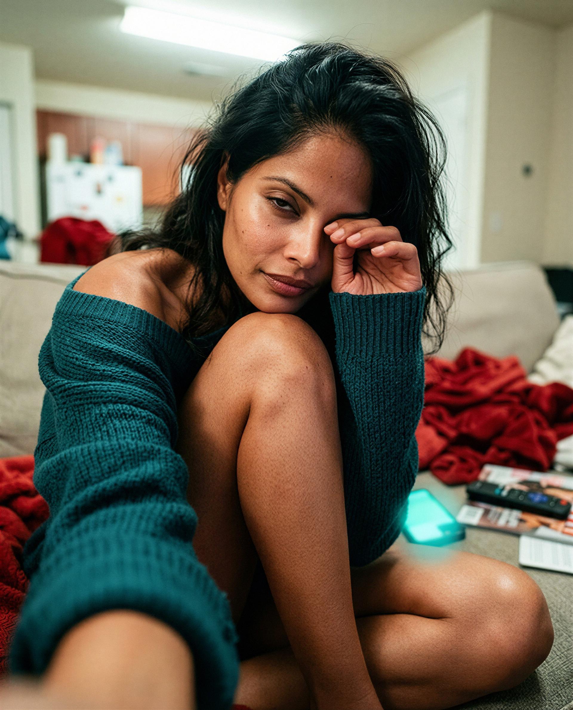Just rolled out of bed - pay for the snooze and I’ll make staying up worth it 😉, by Alexa Alvarez